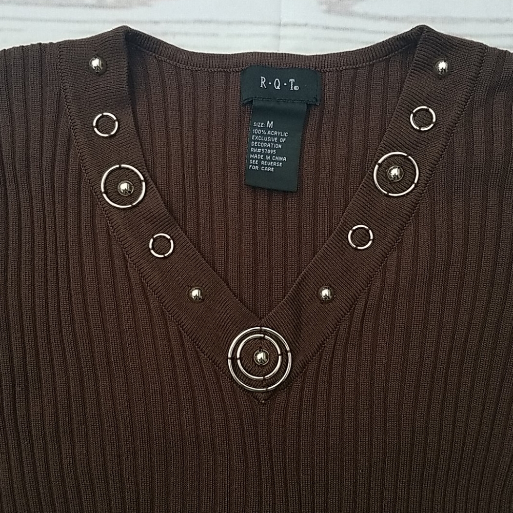 Vneck Ribbed Sweater - Picture 2 of 4